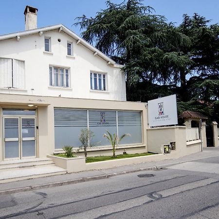 Gab House Hotel Брон Екстериор снимка