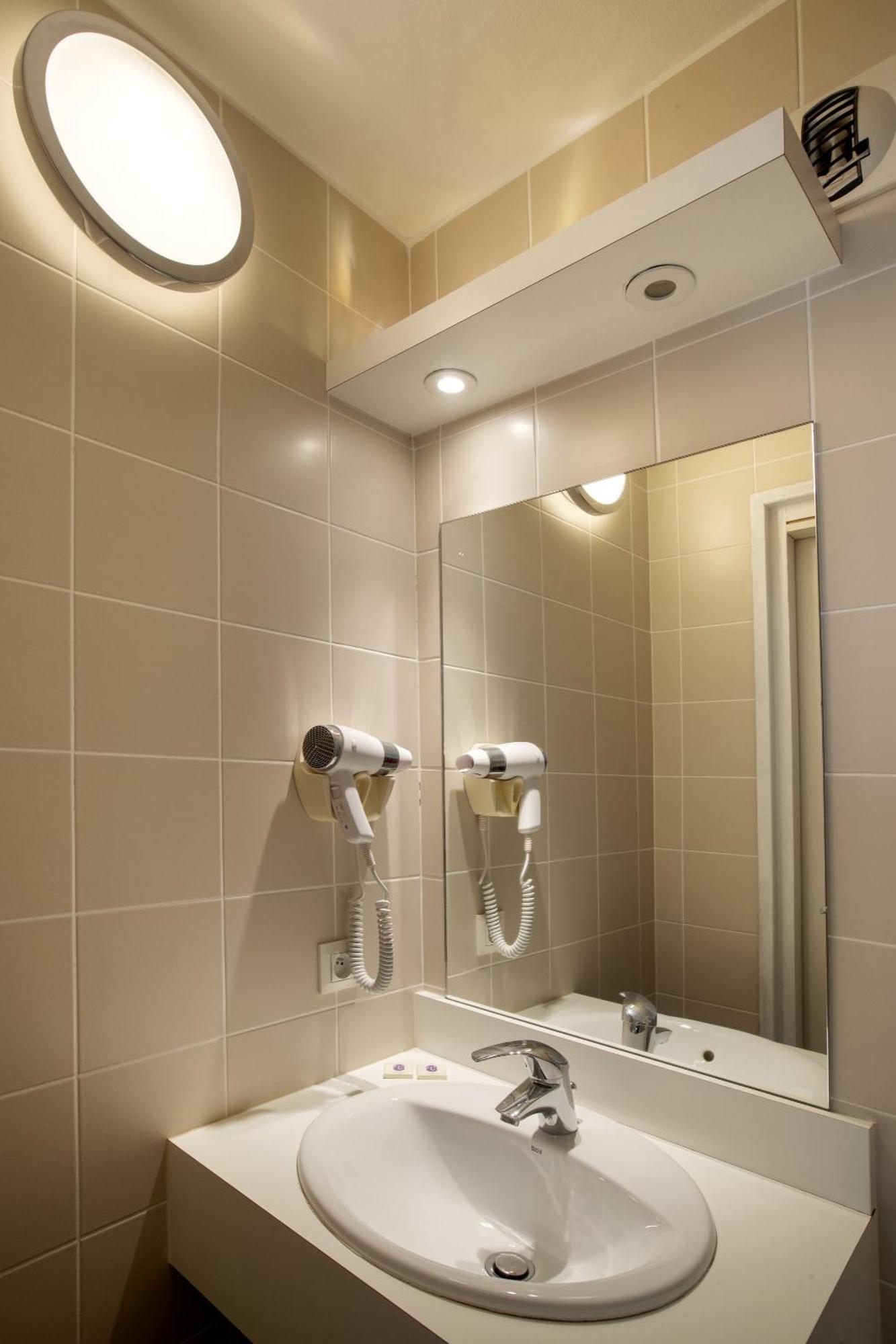 Gab House Hotel Брон Екстериор снимка