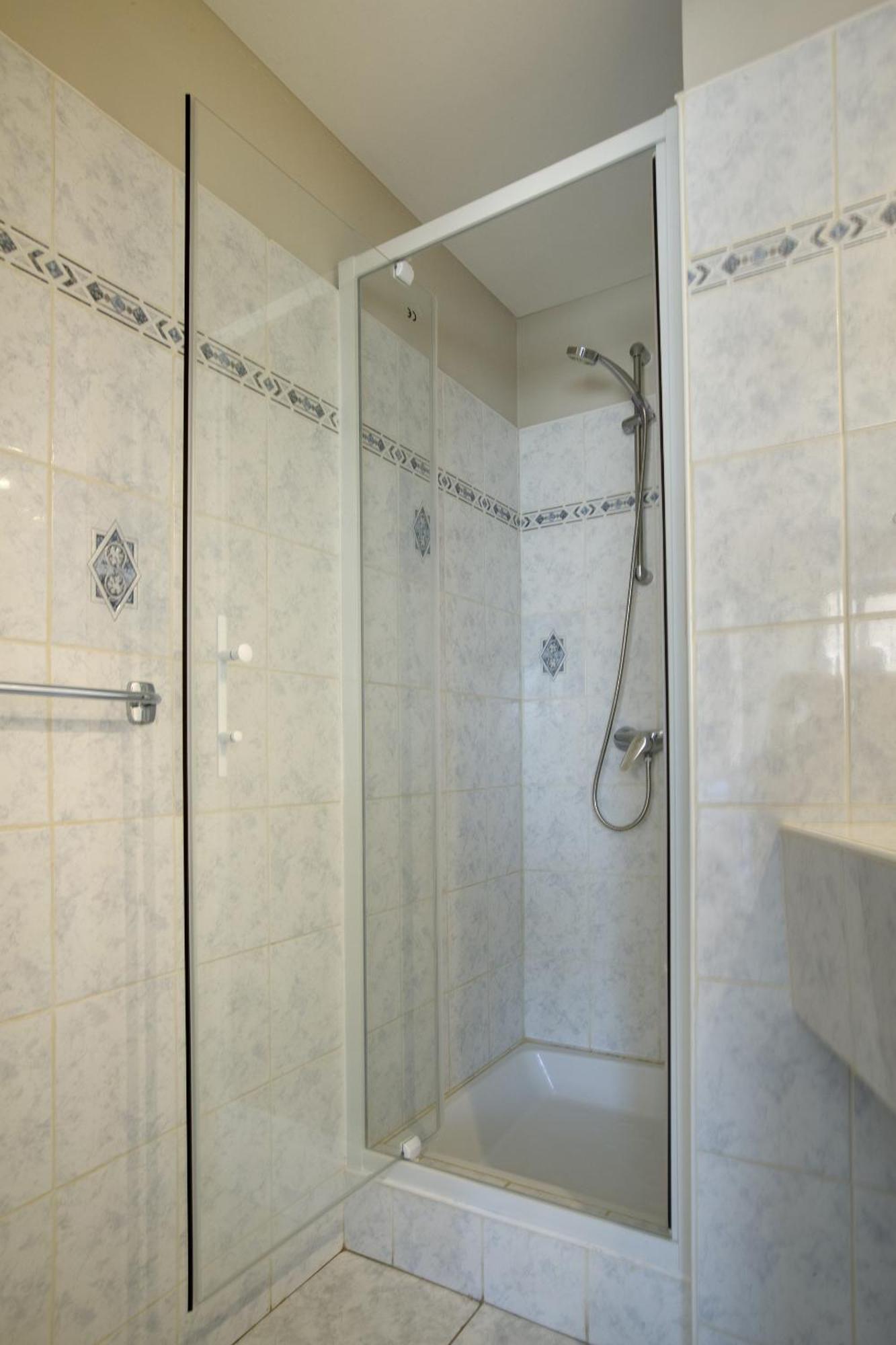 Gab House Hotel Брон Екстериор снимка