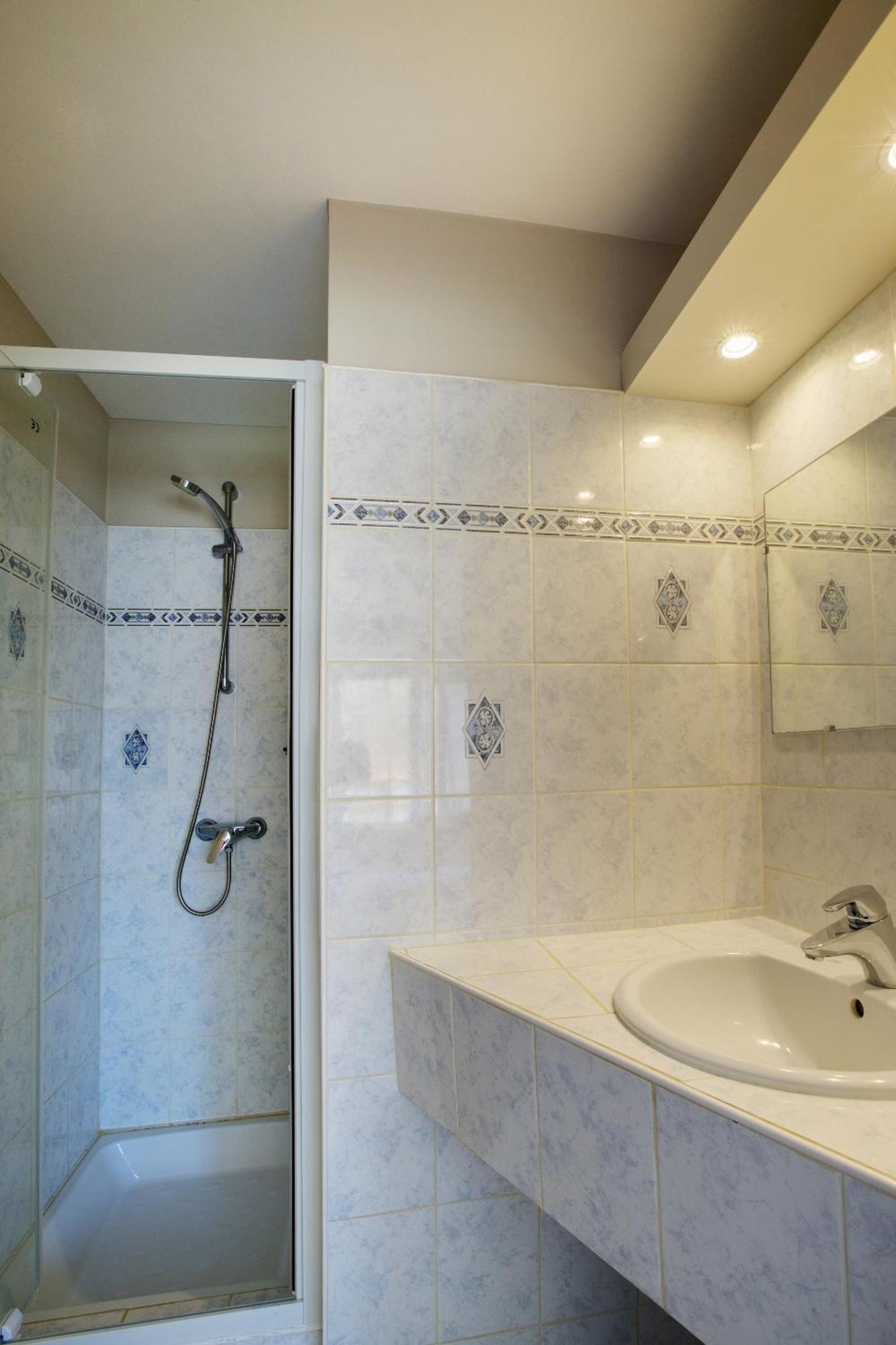 Gab House Hotel Брон Стая снимка