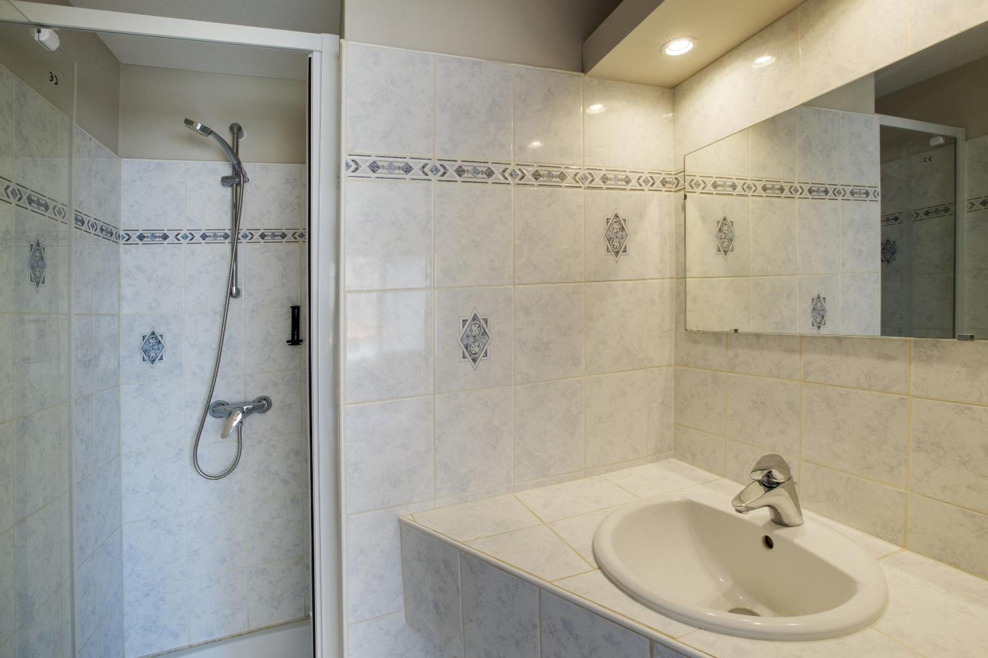 Gab House Hotel Брон Екстериор снимка