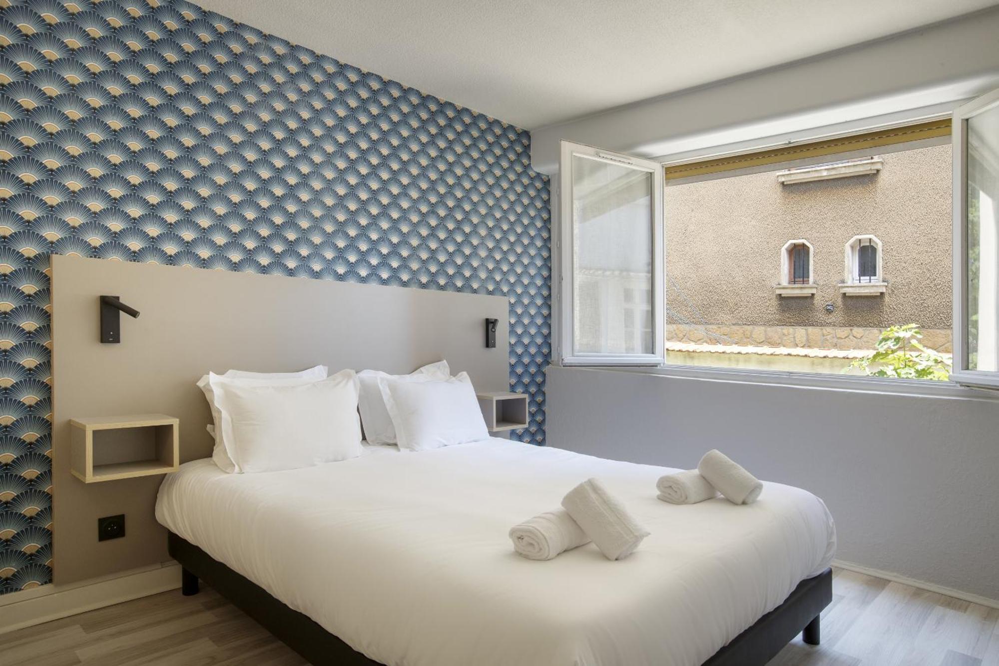Gab House Hotel Брон Екстериор снимка